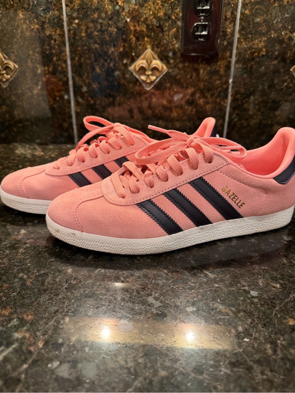 adidas Gazelle Womenβs Sneakers in Pink with Navy Stripes size 7 1/2